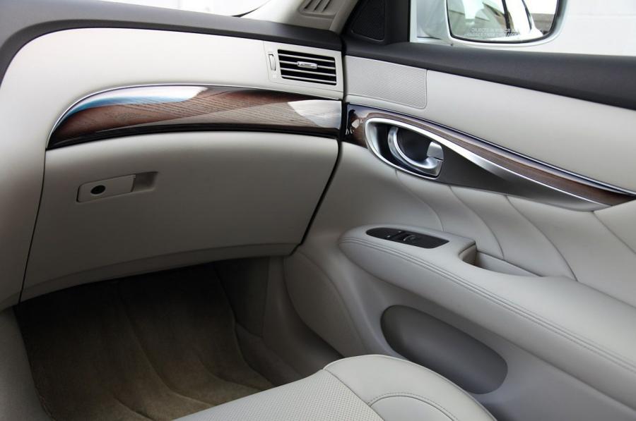  Infiniti M35h 2012 года  (фото 14 из 44)